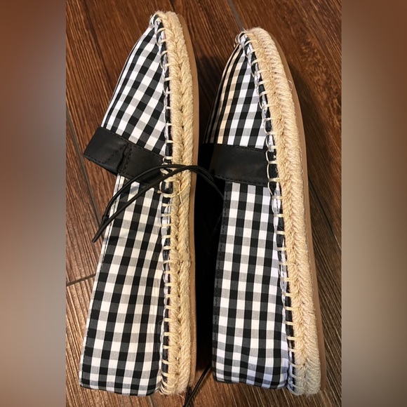 NWOT St John’s Bay Gingham Espadrilles. Size 7.5. - Picture 3 of 13